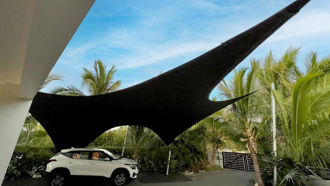 Stijlvolle carport  op deTurks- en Caicoseilanden – Bescherming tegen warmte en uv-straling voor uw auto