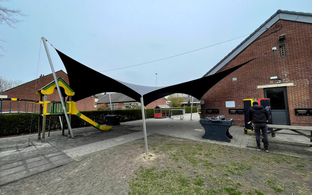 Speciaal ontworpen schoolplein overkapping basisschool Kiempunt campus Eeklo