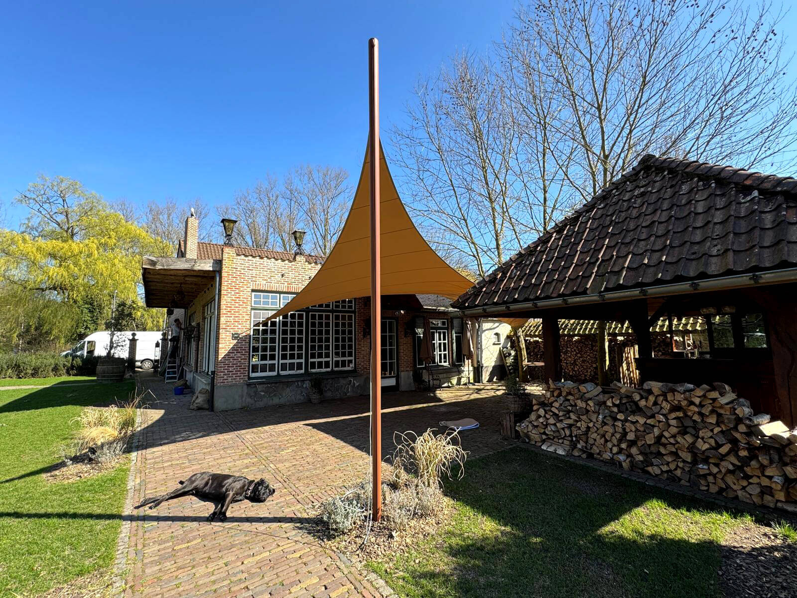 Vuurhof-by-Blomm-Barbecue-Wijnegem-Belgie-overkapping-terras-texstyleroofs-uv-bescherming Onze terrasoverkappingen van zeildoek op maat zijn toepasbaar voor oppervlaktes tot circa 120 vierkante meter.